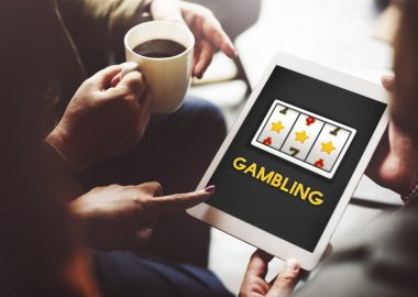 Online gambling med enarmet tyvekrægt på en iPad